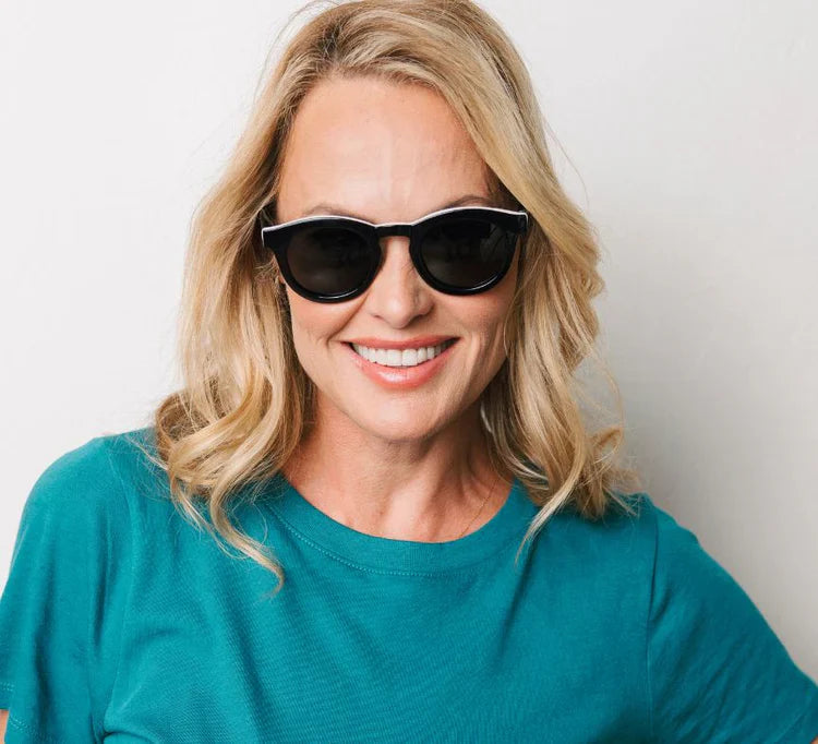 Beverly Shores Reading Sunglasses - Black/White