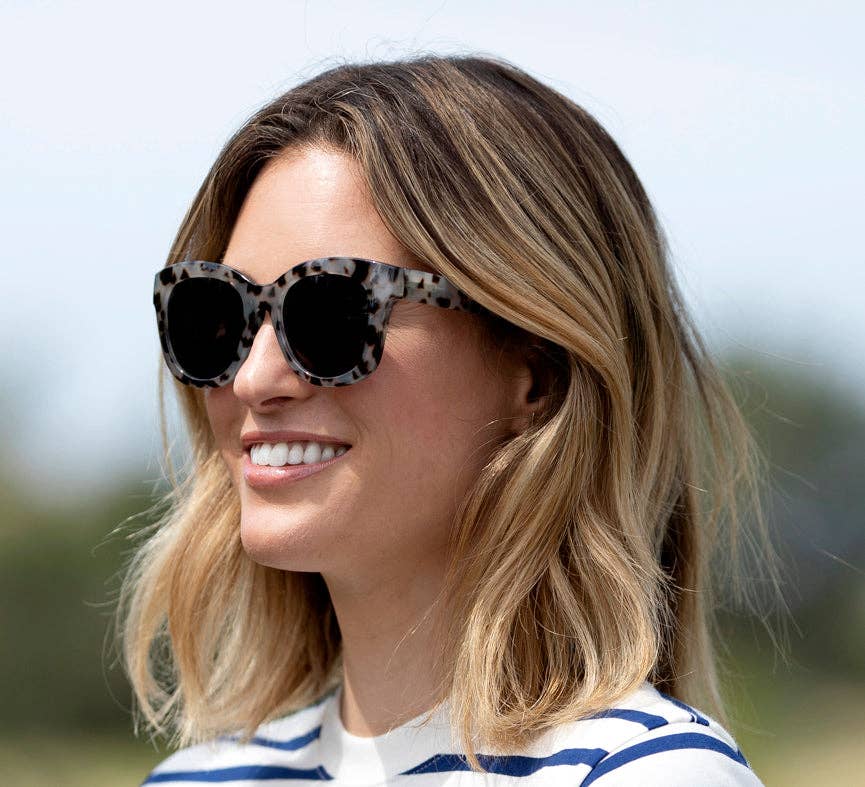 Center Stage Reading Sunglasses - Gray Tortoise