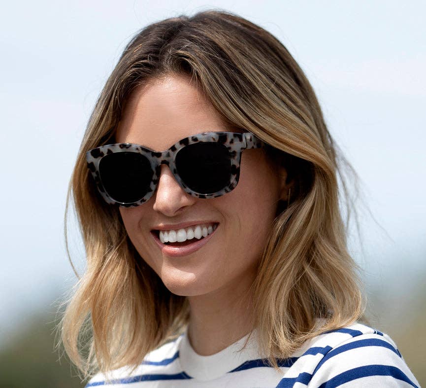 Center Stage Reading Sunglasses - Gray Tortoise