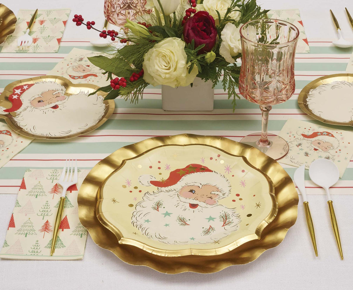 Vintage Santa Dinner Plates - 8 Pack