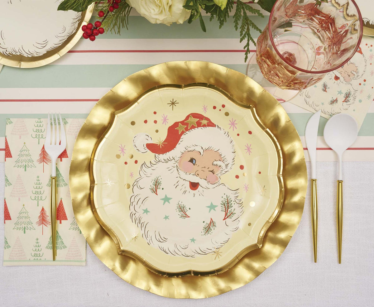 Vintage Santa Dinner Plates - 8 Pack