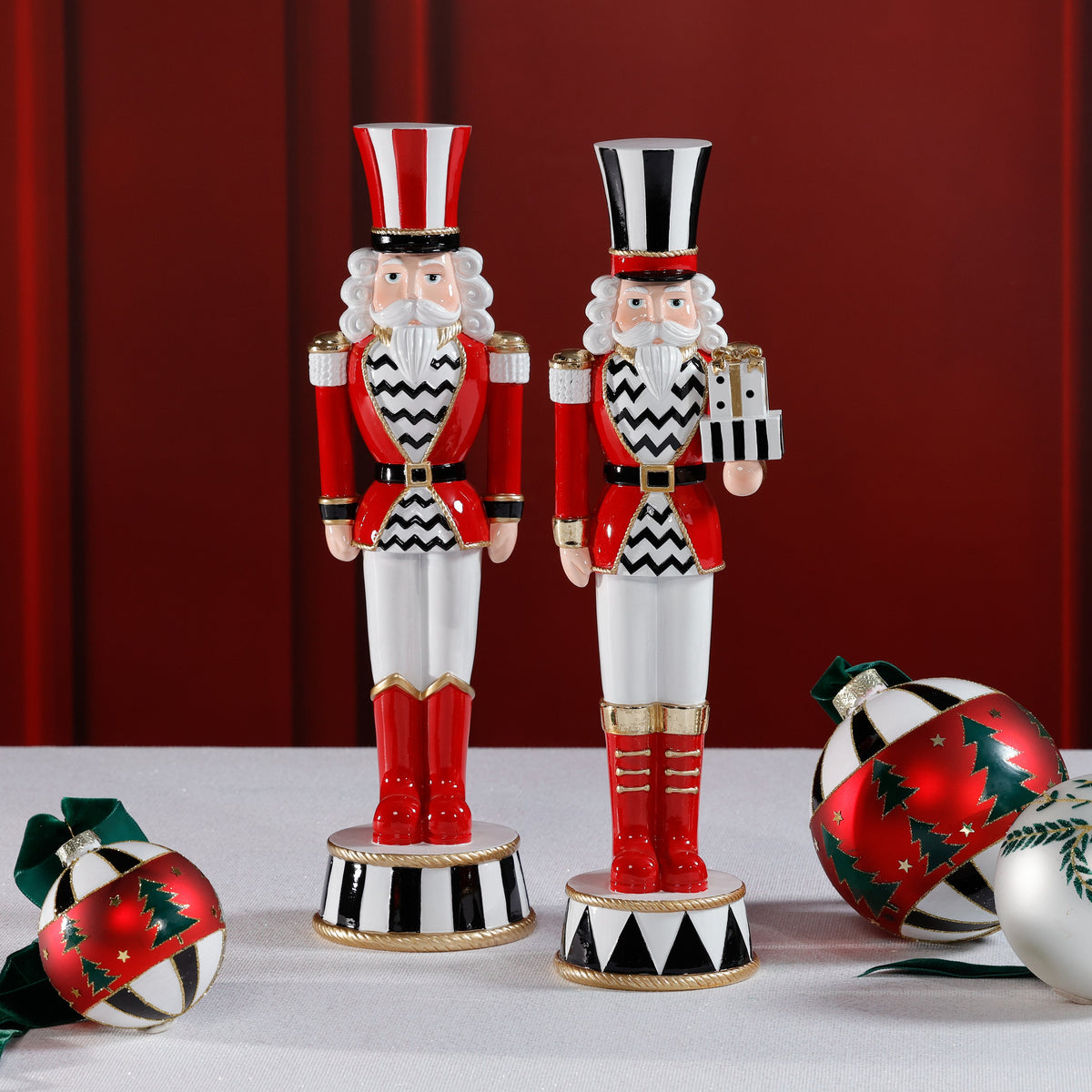 The Royal Guard Nutcracker - Black Hat
